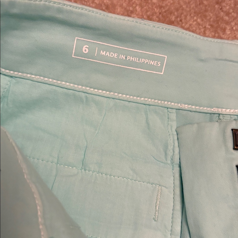 Vineyard vines women’s shorts - Picture 3 of 7